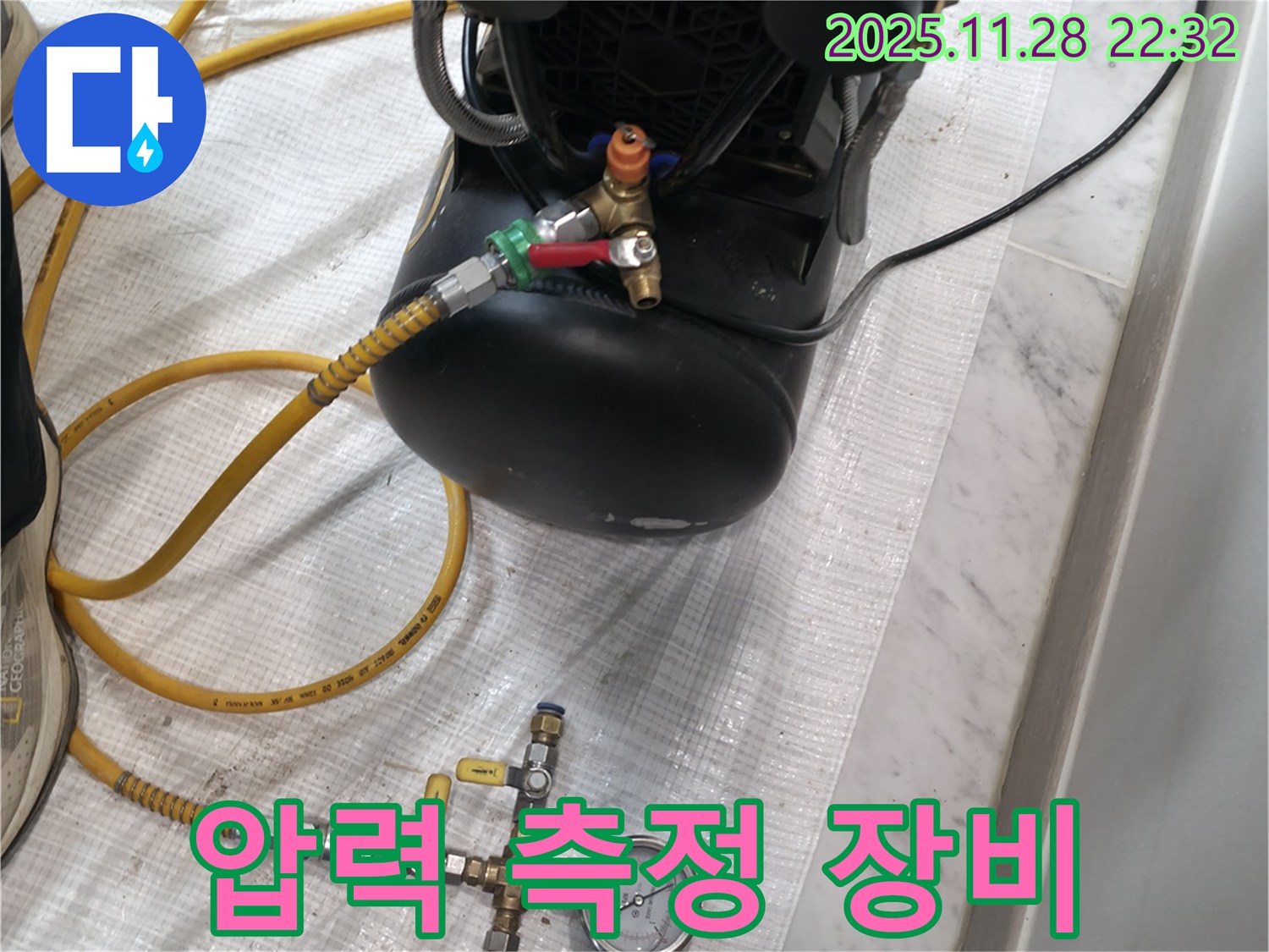 압력 측정 장비를 이용한 누수 탐지 - 정확한 누수 위치 파악을 위한 필수 장비입니다.