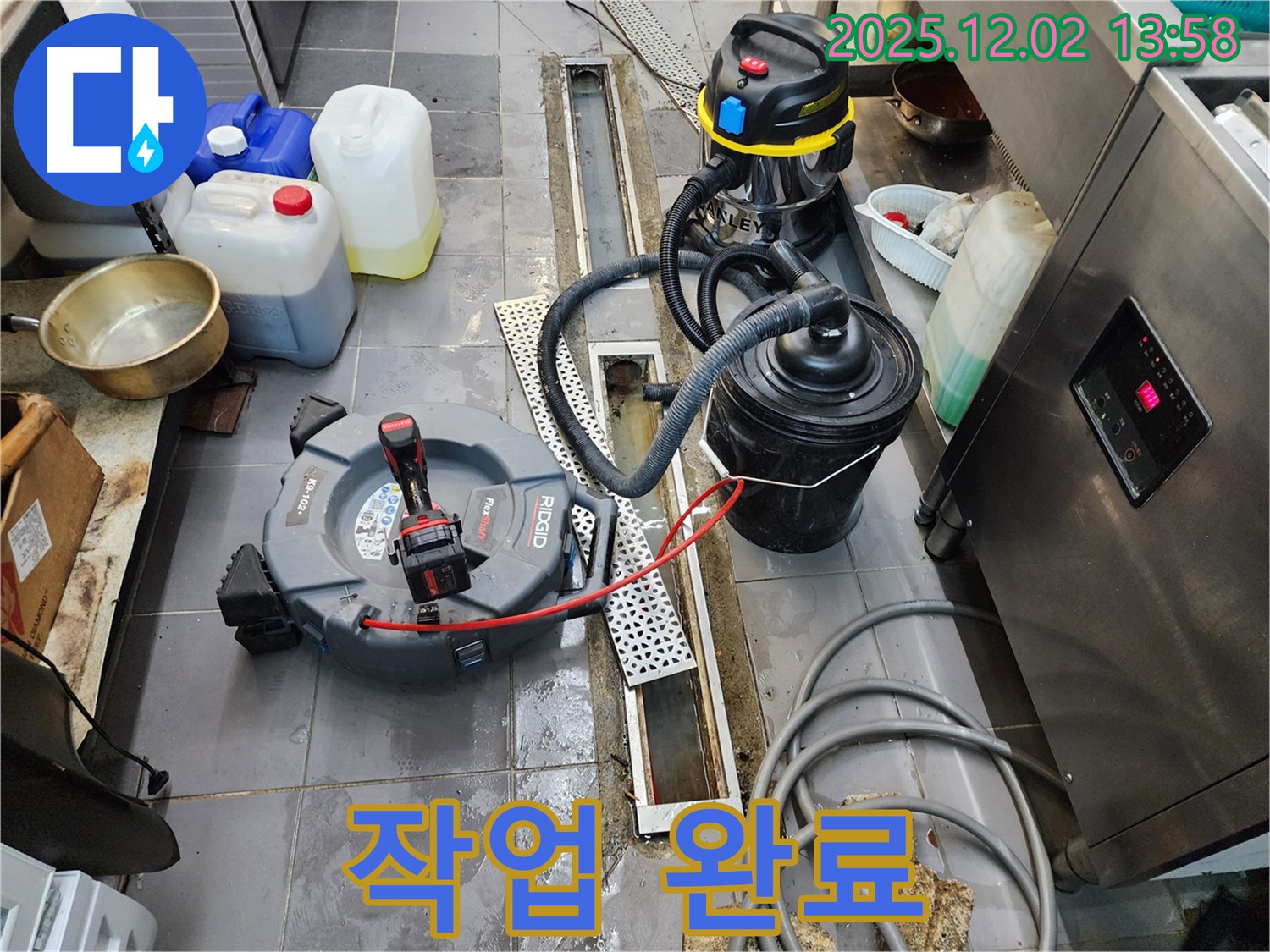 포천 이동면 노곡리 식당 누수 - 배수 트렌치 청소 작업 완료! 깨끗한 주방으로 변신!